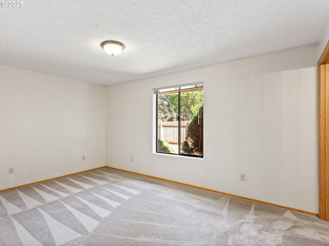 12406 Ne 37TH St, Vancouver, WA 98682