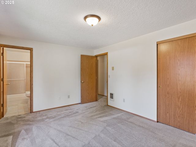 12406 Ne 37TH St, Vancouver, WA 98682