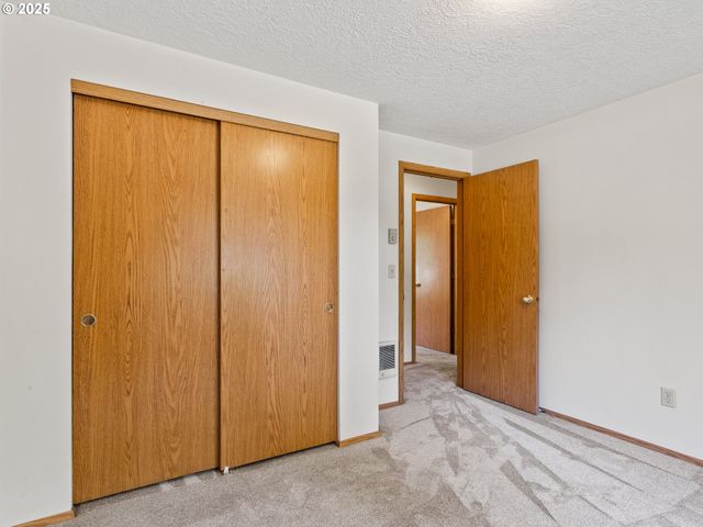 12406 Ne 37TH St, Vancouver, WA 98682