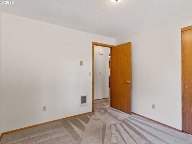 12406 Ne 37TH St, Vancouver, WA 98682