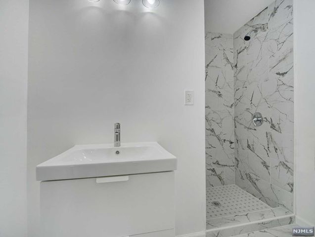 22-24 Pine Grove Terrace, Newark, NJ 07106
