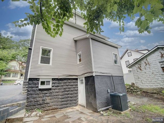 22-24 Pine Grove Terrace, Newark, NJ 07106