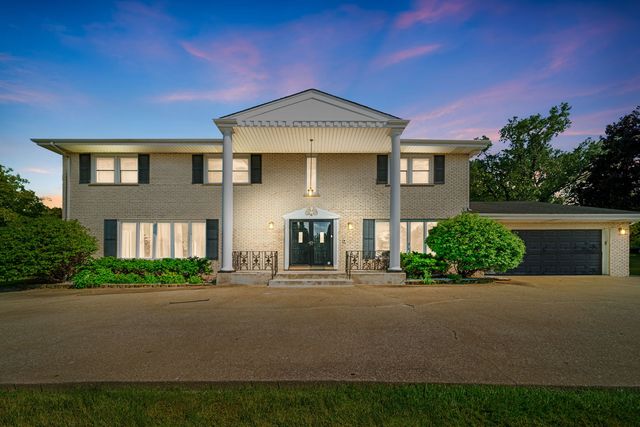 16 Kingston Drive, Oak Brook, IL 60523