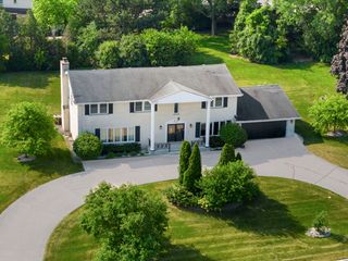 16 Kingston Drive, Oak Brook, IL 60523