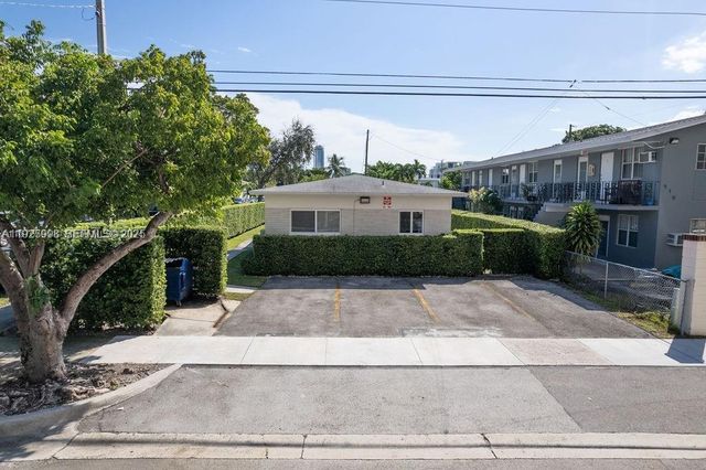 900 SW 5th Ave 4, Miami, FL 33130