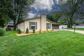 34 Aubuchon Circle, Fairview Heights, IL 62208