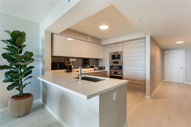 330 Sunny Isles Boulevard 51404, Sunny Isles Beach, FL 33160