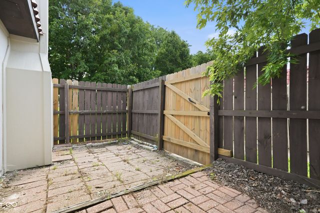 8353 Paso Del Norte Court, Indianapolis, IN 46227