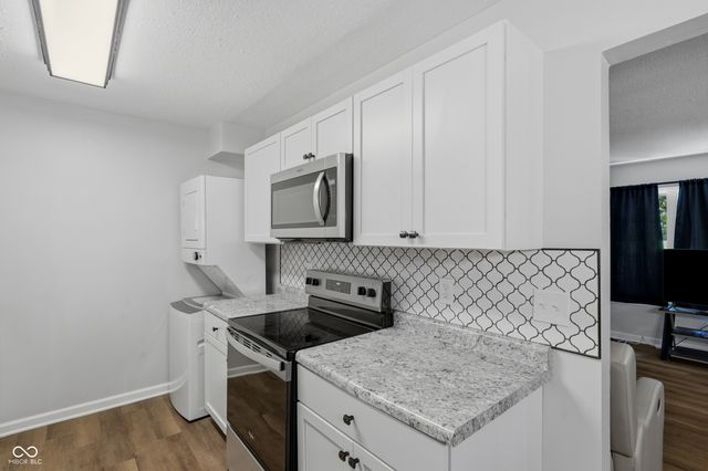 8353 Paso Del Norte Court, Indianapolis, IN 46227