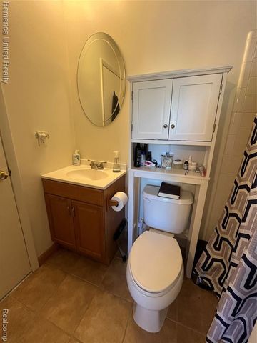 31621 Green Meadow Lane, Warren, MI 48093