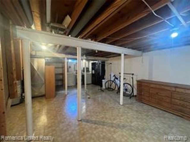 31621 Green Meadow Lane, Warren, MI 48093