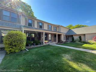 31621 Green Meadow Lane, Warren, MI 48093
