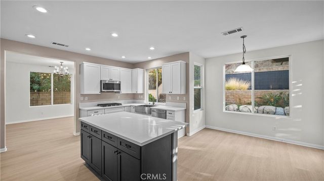 1728 Tamarron, Corona, CA 92883