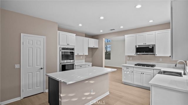 1728 Tamarron, Corona, CA 92883