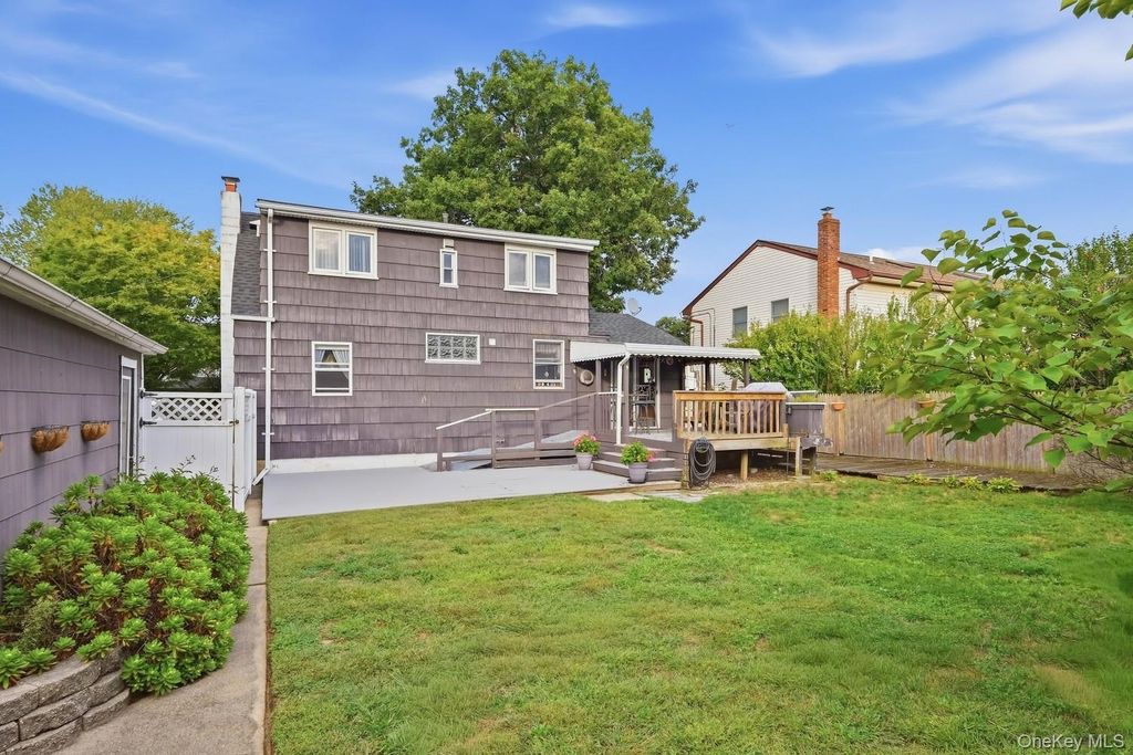 121 N Delaware Avenue, Lindenhurst, NY 11757 — photo 3
