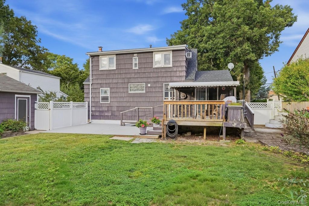 121 N Delaware Avenue, Lindenhurst, NY 11757 — photo 4