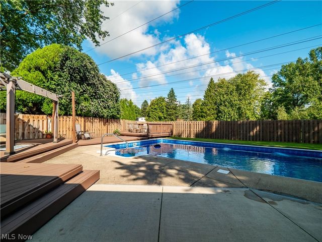 601 Perham Drive, Berea, OH 44017