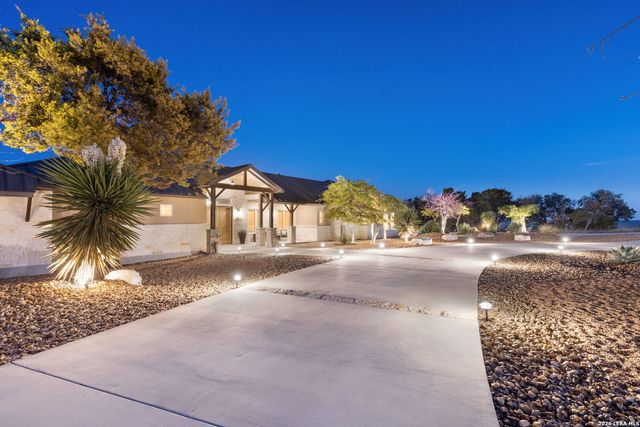 166 Paramount, Kerrville, TX 78028