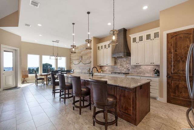 166 Paramount, Kerrville, TX 78028