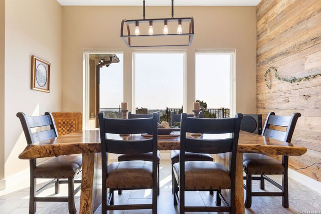 166 Paramount, Kerrville, TX 78028