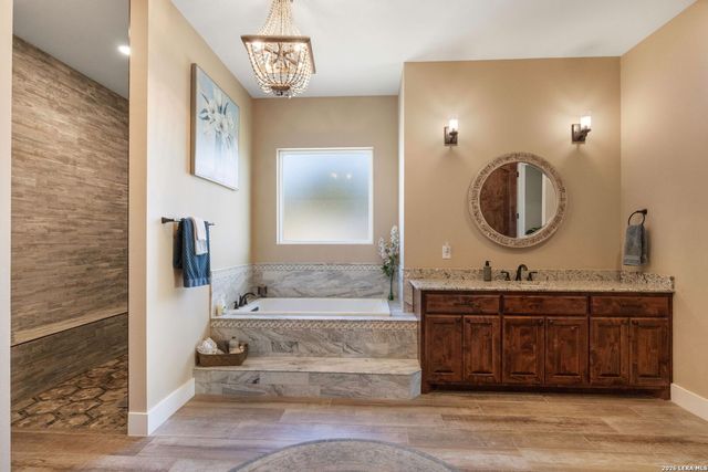 166 Paramount, Kerrville, TX 78028