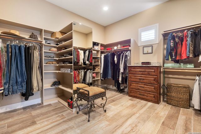 166 Paramount, Kerrville, TX 78028