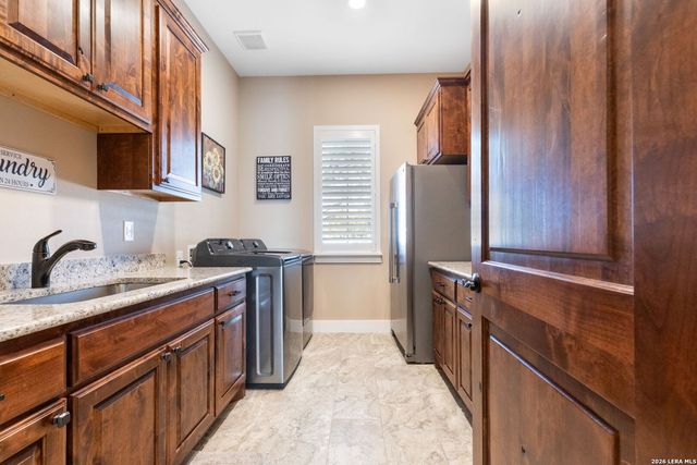 166 Paramount, Kerrville, TX 78028