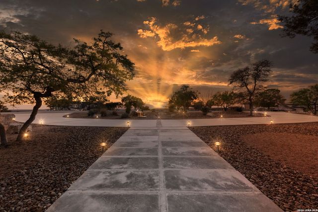 166 Paramount, Kerrville, TX 78028