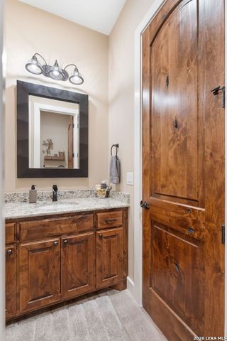 166 Paramount, Kerrville, TX 78028