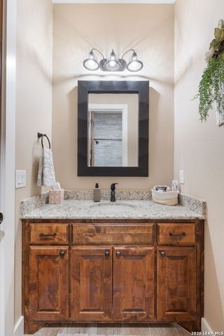 166 Paramount, Kerrville, TX 78028