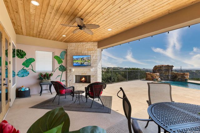 166 Paramount, Kerrville, TX 78028