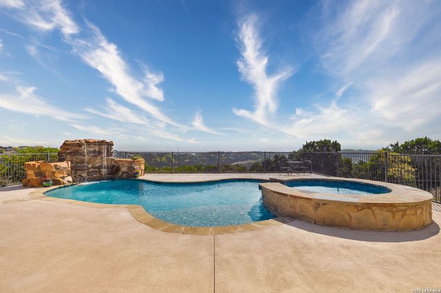 166 Paramount, Kerrville, TX 78028