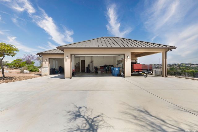 166 Paramount, Kerrville, TX 78028
