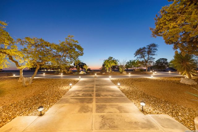 166 Paramount, Kerrville, TX 78028