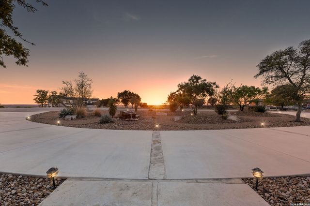 166 Paramount, Kerrville, TX 78028