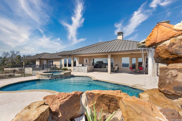 166 Paramount, Kerrville, TX 78028