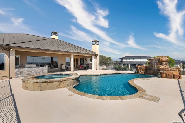 166 Paramount, Kerrville, TX 78028