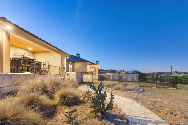 166 Paramount, Kerrville, TX 78028