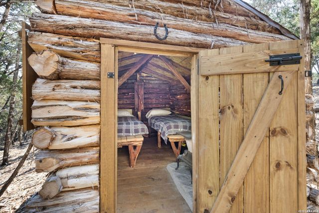 166 Paramount, Kerrville, TX 78028