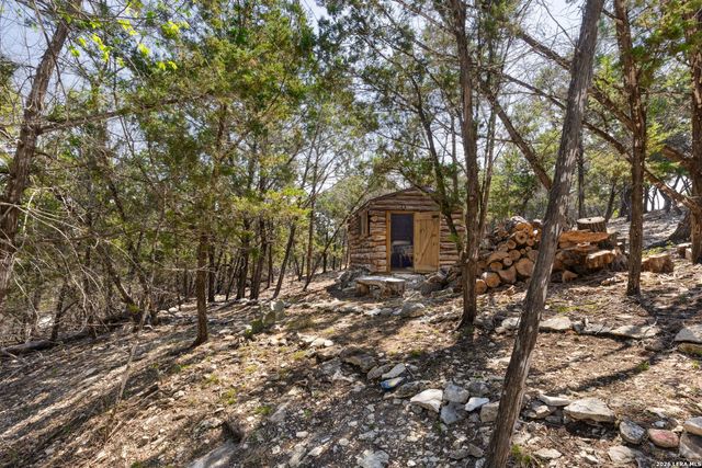 166 Paramount, Kerrville, TX 78028