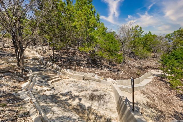 166 Paramount, Kerrville, TX 78028