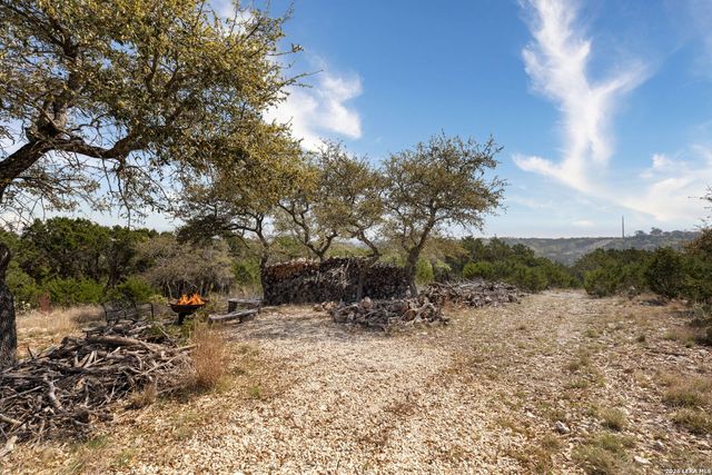 166 Paramount, Kerrville, TX 78028