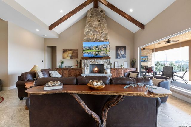 166 Paramount, Kerrville, TX 78028