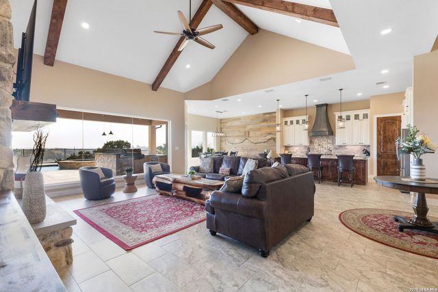 166 Paramount, Kerrville, TX 78028