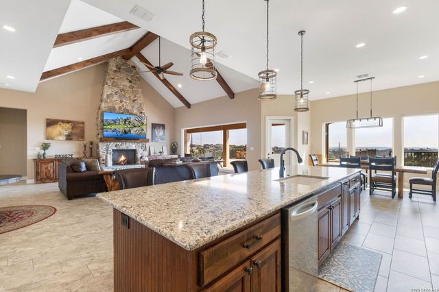 166 Paramount, Kerrville, TX 78028