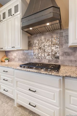 166 Paramount, Kerrville, TX 78028