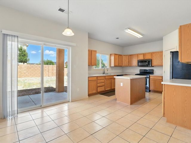 9801 SUN CHASER Trail SW, Albuquerque, NM 87121