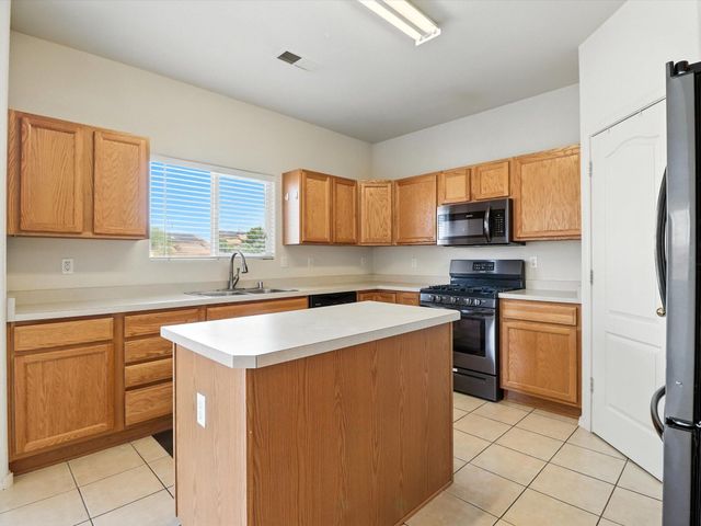9801 SUN CHASER Trail SW, Albuquerque, NM 87121