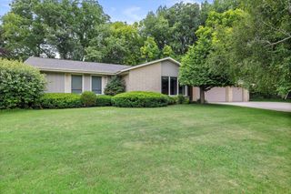 N2W27233 Lyles DRIVE, Waukesha, WI 53188