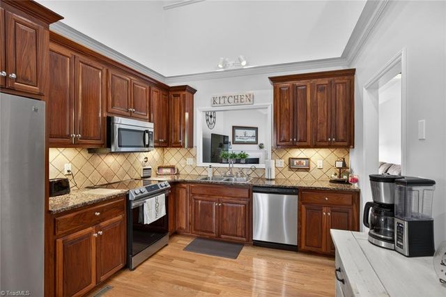 7617 Riverview Knoll Court, Clemmons, NC 27012